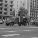 Camion ZIL la asfaltat pe bd Magheru 1976