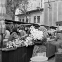 Piața de flori din spatele bisericii Sfântul Ioan Nou
