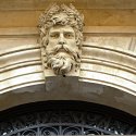Sculpturi alegorice pe fatada Bancii Nationale a Romaniei