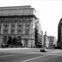 Calea Victoriei văzută din fața Palatului RSR, cu hotelul Continental în centru