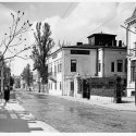 Calea Victoriei în dreptul clădirii Legaţiei Germane actual Casino Victoria (dreapta imaginii)