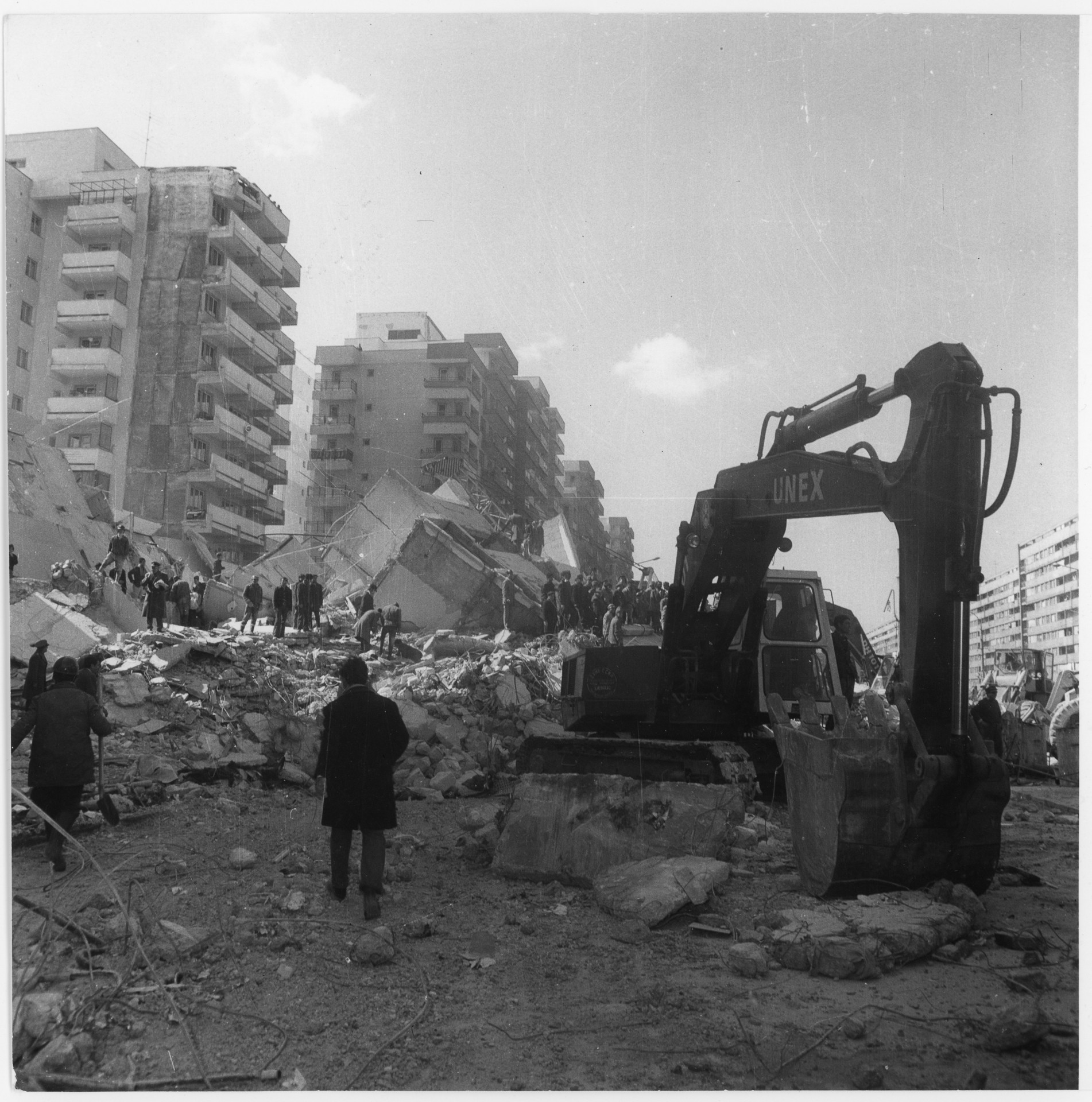 Ruinele blocului de locuinţe OD16 din cartierul Militari