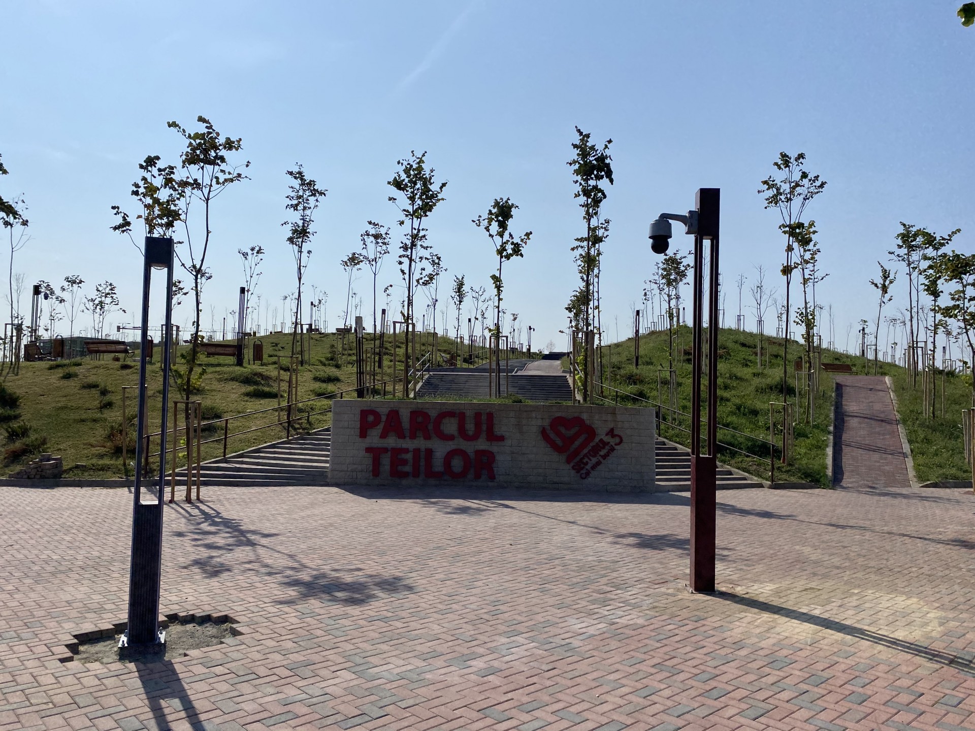 Parcul Teilor după inaugurare (Titanul Nou)