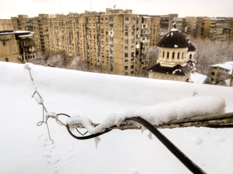 Cablurile vechii rețele de cartier - Cartierul Tineretului