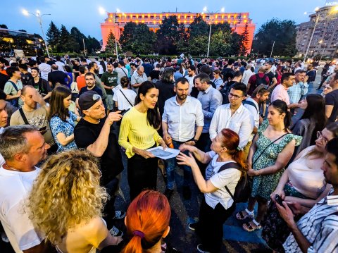 Protest - Alegeri locale - Piața Victoriei