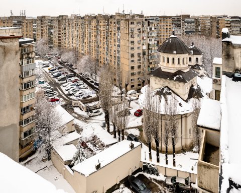 Iarna în cartier - Biserica Cărămidarii de jos - Strada Piscului