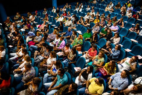 Public - Estivalul de Teatru - Teatrul Bulandra