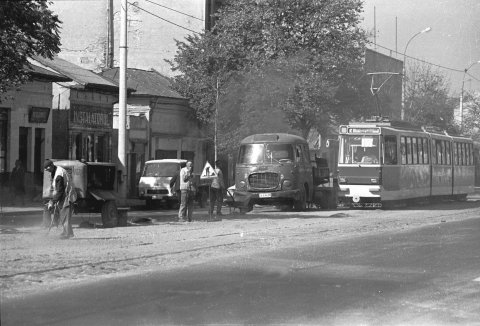 Asfaltare pe bulevardul 1 Mai, 1977