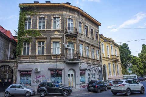 Clădire de locuințe pe strada Dionisie Lupu