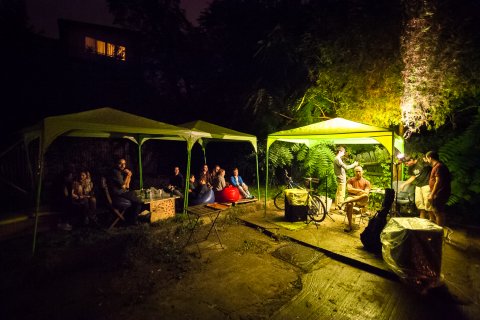 In curte - Learning House - Noaptea Caselor 2015