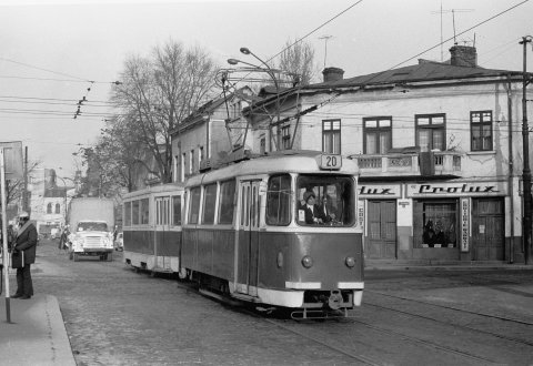 Linia de tramvai 20 la intersecția Buzești cu Polizu