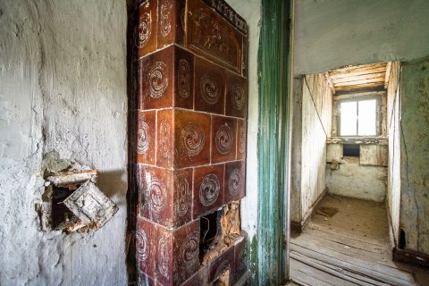 Casa abandonata - Femei pe Matasari 2016