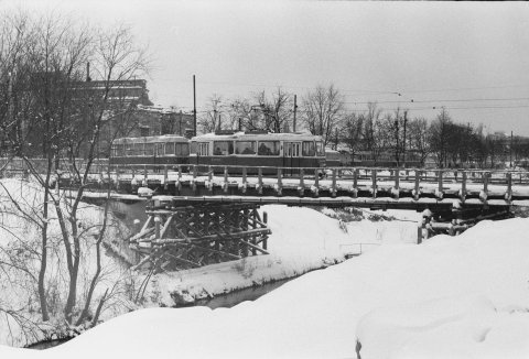Tramvai pe Podul Grozăvești provizoriu 18.01.1979