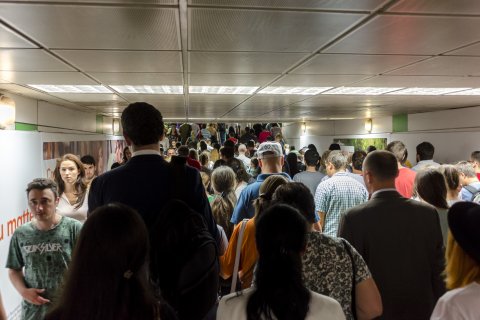 Pasajul dintre stațiile de metrou Unirii 1 și 2
