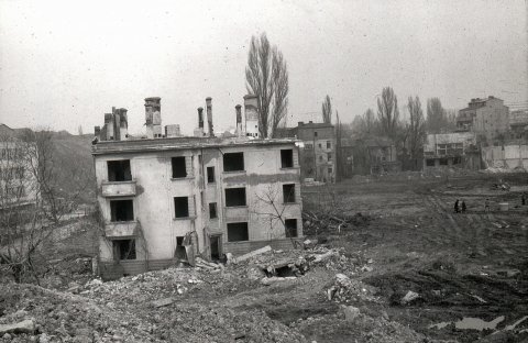 Demolări pe strada Cazărmii