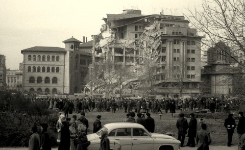 Blocul Dunărea prăbușit la cutremurul din 1977