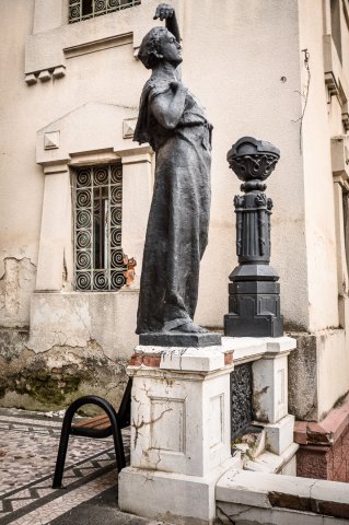 Statuie - Crematoriul Cenusa