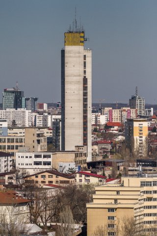 Turnul Ascensorul vazut din SEMA Parc - RiverView House