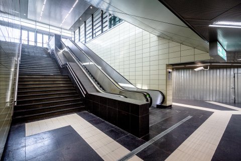Scari de acces - Statia de metrou Straulesti