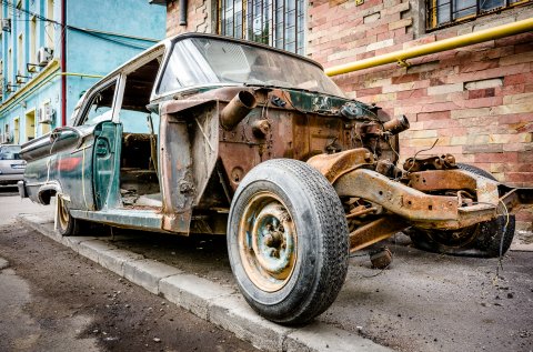 Ford Fairlane abandonat - Strada Verzisori