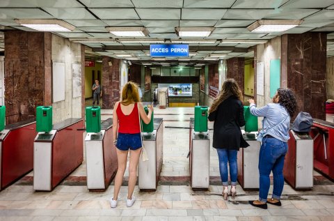 Turnicheții vechi - Stația de metrou Tinereului