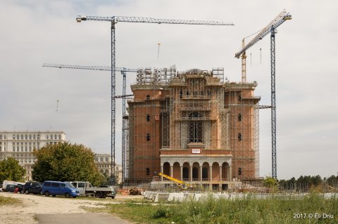 Șantier la construirea Catedralei Mântuirii Neamului