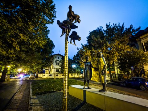 Grup statuar Lovinescu-Ierunca - Strada Petre Herescu