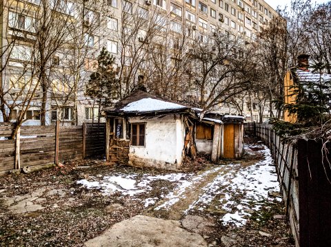 Casa de mahala abandonată - Bd. Constantin Brâncoveanu
