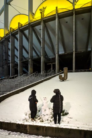 Om de zăpada - Stadionul Național