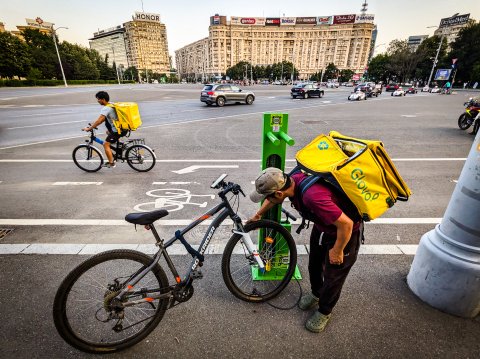 Curieri - Piața Victoriei