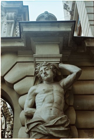 Atlant Hercule, Piața Universității