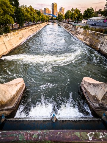 Ecluză - Dâmbovița Delivery - Splaiul Unirii