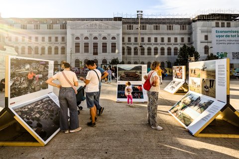 World Press Photo 2024 - Piața Universității