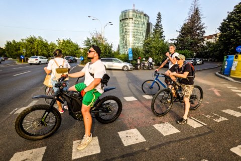 Bicicliști - Piața Charles de Gaulle