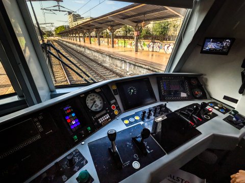 Interior - Locomotivă modernizată Reloc - Gara de Nord