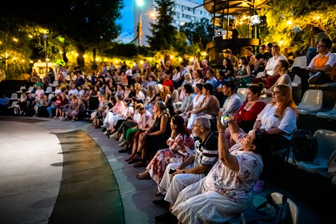 Public - Estivalul de Teatru - Teatrul Masca